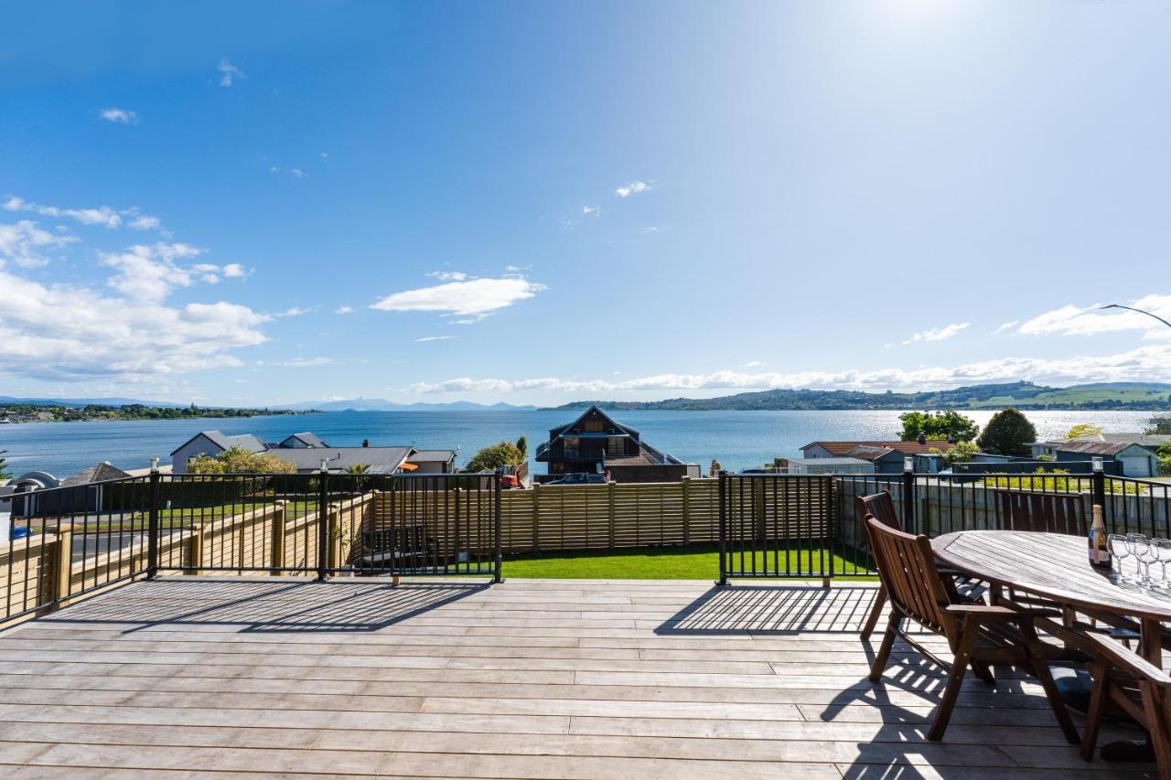 Lakeview Terrace - Taupo Holiday Home エクステリア 写真
