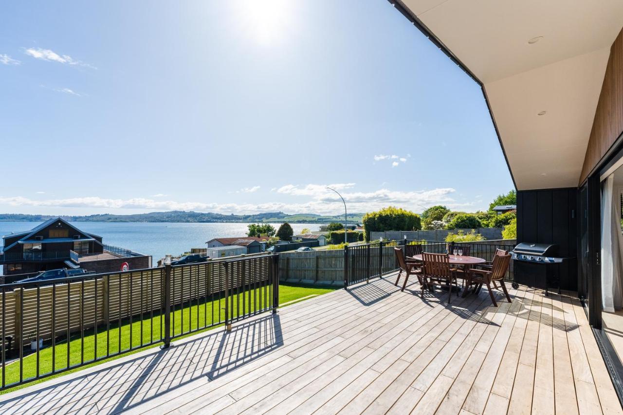Lakeview Terrace - Taupo Holiday Home エクステリア 写真